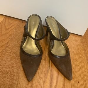 🦋⭐️Nine West Brown Suede Heels with buckle detail